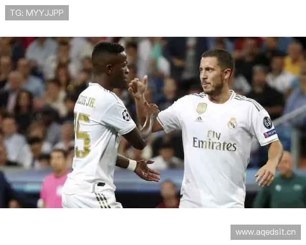 尼科·威廉斯与维尼修斯：速度型边锋的战术角色与跑位差异解析