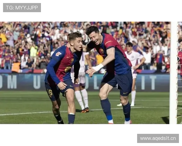 莱万 vs 克洛泽：顶级中锋的进球效率与战术角色对比